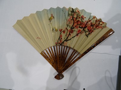 Lot 529 - A BONE FAN, 19TH CENTURY