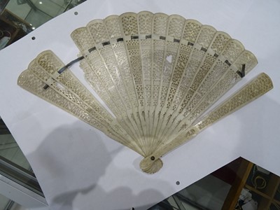 Lot 529 - A BONE FAN, 19TH CENTURY