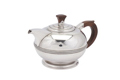 Lot 362 - A George VI sterling silver three-piece tea service, Birmingham 1948 by Albert Henry Jephcott and Albert Henry Jephcott Junior (first reg. 8th March 1920, this mark 15th March 1932)
