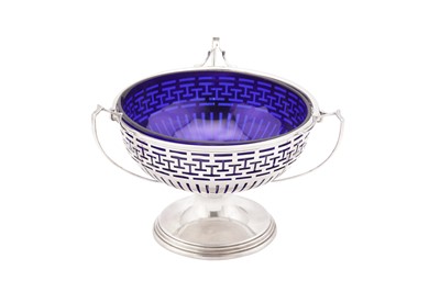 Lot 197 - A GEORGE V STERLING SILVER TRI-HANDLED BOWL, CHESTER 1910 BY S. BLACKENSEE & SONS LTD