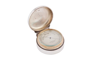 Lot 152 - AN EDWARDIAN STERLING SILVER CASED TRAVELLING BAROMETER, LONDON 1908 BY ANDREW BARRETT AND SONS