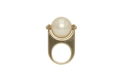 Lot 381 - Chanel Pearl Twist Oversized Ring