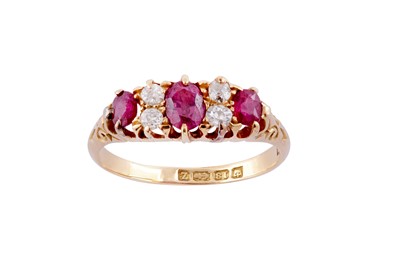 Lot 108 - A RUBY AND DIAMOND RING