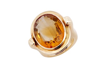 Lot 127 - A gold citrine ring