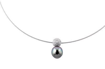 Lot 99 - A cultured pearl and diamond necklace