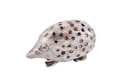 Lot 163 - A VICTORIAN STERLING SILVER NOVELTY SMALL PINCUSHION, BIRMINGHAM 1900 BY LEVI AND SALAMAN