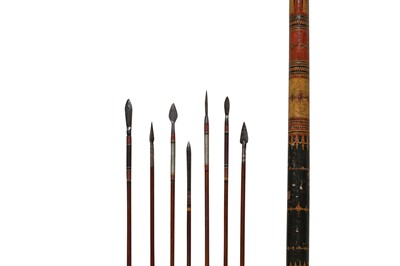 Lot 292 - A SINHALESE POLYCHROME-PAINTED AND LACQUERED WOODEN BOW AND SEVEN ARROWS