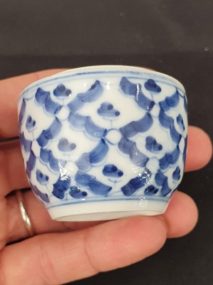 Lot 142 - A GROUP OF CHINESE BLUE  AND WHITE PORCELAIN.