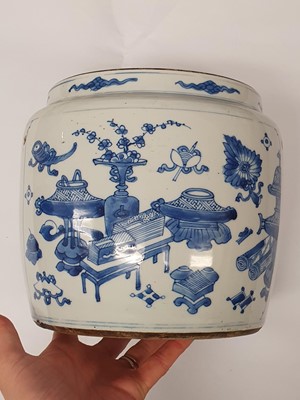 Lot 15 - A CHINESE BLUE AND WHITE 'HUNDRED ANTIQUES' JARDINIERE.