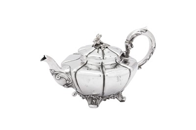 Lot 454 - A William IV sterling silver teapot, London 1836 by John Tapley
