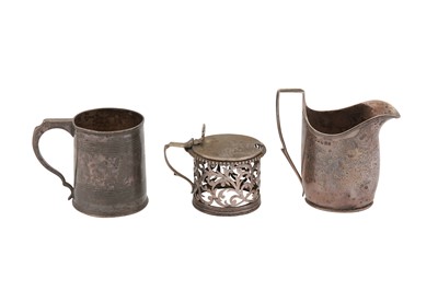 Lot 311 - MIXED GROUP INCLUDING A GEORGE III STERLING SILVER CHRISTENING MUG, LONDON 1814 BY REBECCA EMES AND EDWARD BARNARD
