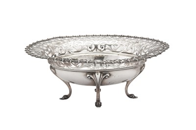 Lot 376 - A GEORGE V STERLING SILVER FRUIT BOWL, SHEFFIELD 1911 BY JAMES DIXON AND SONS