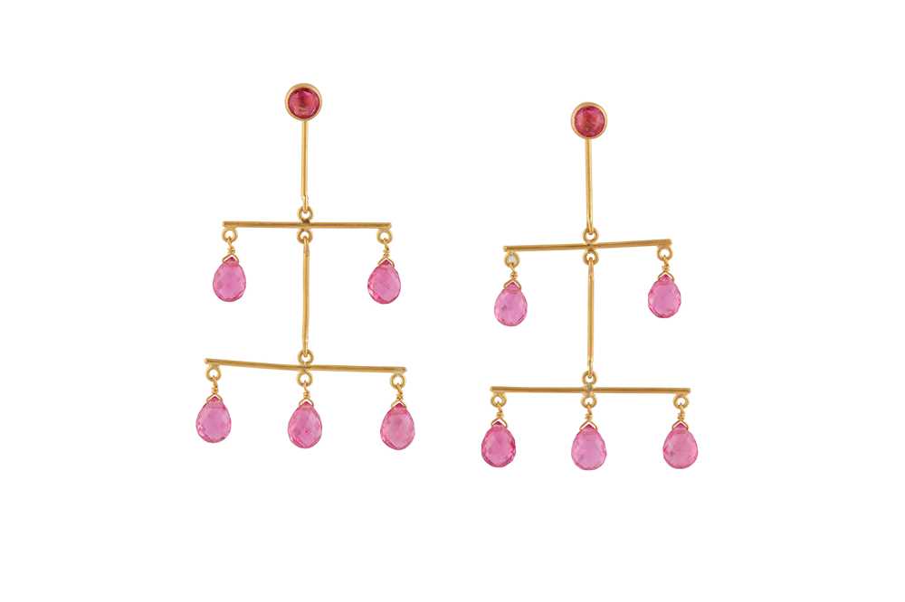 Lot 115 - A PAIR OF PINK TOURMALINE PENDENT EARRINGS