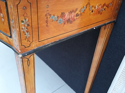 Lot 568 - AN EDWARDIAN SATINWOOD BOW-FRONTED SIDE TABLE