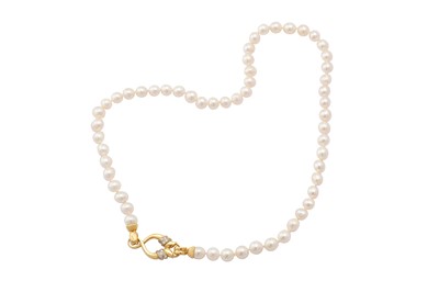 Lot 94 - A pearl necklace