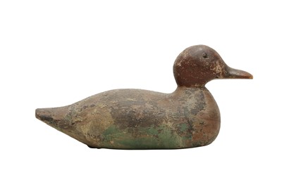 Lot 499 - AN AMERICAN CARVED WOOD DECOY DUCK, 19TH/EARLY 20TH CENTURY