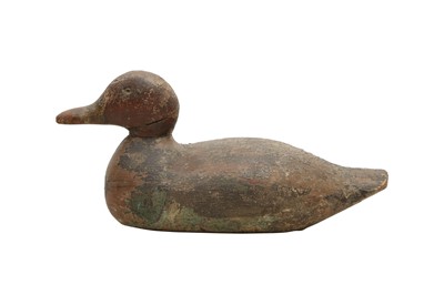 Lot 499 - AN AMERICAN CARVED WOOD DECOY DUCK, 19TH/EARLY 20TH CENTURY