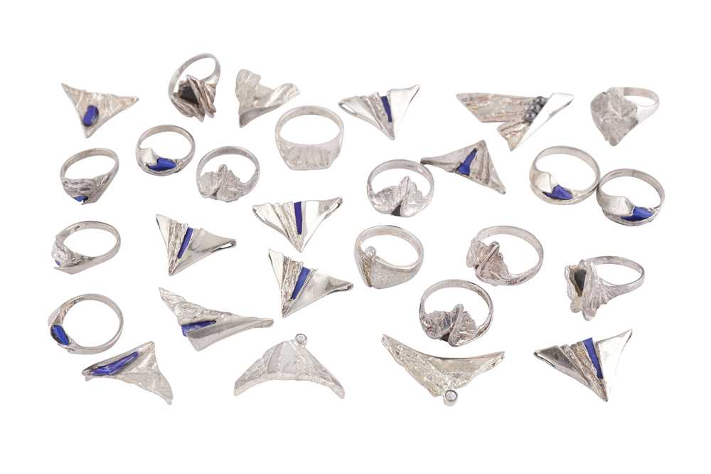 Lot 86 - A COLLECTION OF SILVER JEWELLERY