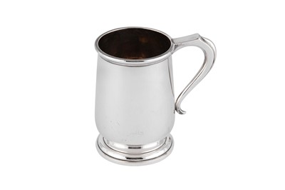 Lot 177 - A GEORGE V STERLING SILVER PINT MUG, BIRMINGHAM 1923 BY A J ZIMMERMAN AND CO