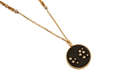 Lot 16 - An 18K pendant and chain with black onyx