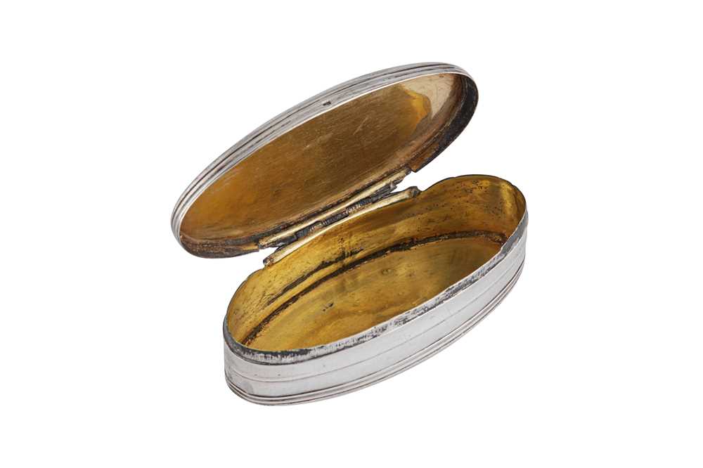 Lot 153 - AN EARLY 19TH CENTURY DUTCH SILVER SNUFF BOX,