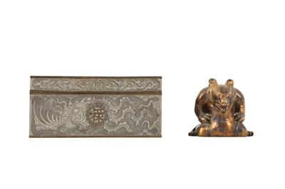 Lot 1124 - A CHINESE HAN DYNASTY STYLE BRONZE BEAR SUPPORT FOR AN INCENSE BURNER, 20TH CENTURY