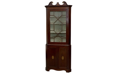 Lot 103 - A GEORGE III MAHOGANY AND MARQUETRY INLAID CORNER CABINET