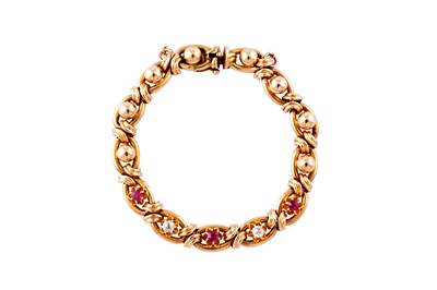 Lot 68 - A diamond fancy link bracelet