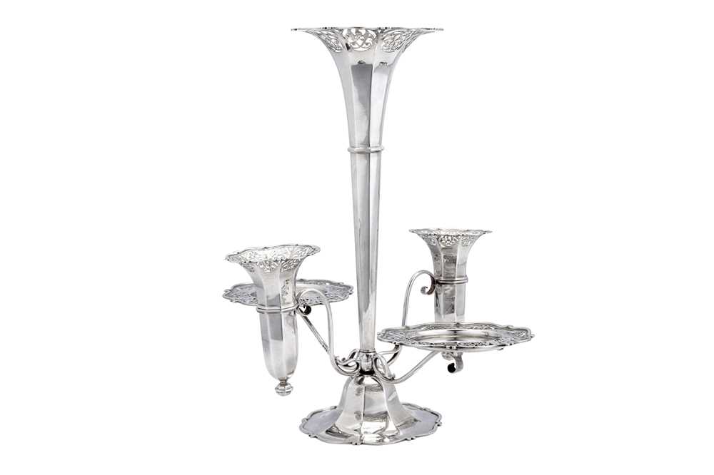Lot 383 - An Edwardian sterling silver epergne, London 1903 by Sibray, Hall & Co Ltd
