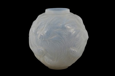 Lot 31 - RENE LALIQUE (FRENCH, 1860-1945)