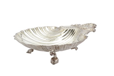 Lot 374 - A LARGE 20TH CENTURY ITALIAN SILVER PLATED (EPNS) SHELL DISH
