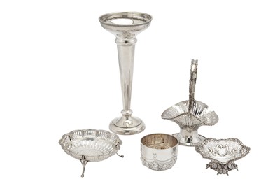 Lot 279 - A MIXED GROUP OF STERLING SILVER HOLLOWARE