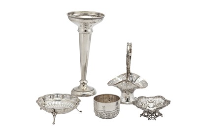 Lot 279 - A MIXED GROUP OF STERLING SILVER HOLLOWARE