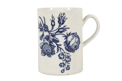 Lot 411 - A WORCESTER BLUE AND WHITE PORCELAIN MUG, 18TH CENTURY