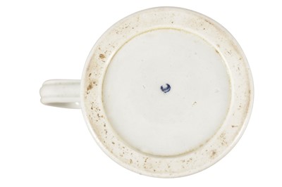 Lot 411 - A WORCESTER BLUE AND WHITE PORCELAIN MUG, 18TH CENTURY