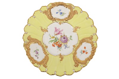 Lot 401 - A MEISSEN PLATE, LATE 19TH CENTURY