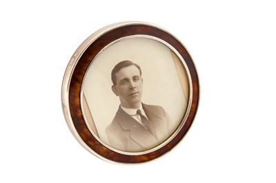 Lot 170 - A GEORGE V STERLING SILVER AND TORTOISESHELL PHOTOGRAPH FRAME, BIRMINGHAM 1918 BY SAUNDERS AND MACKENZIE