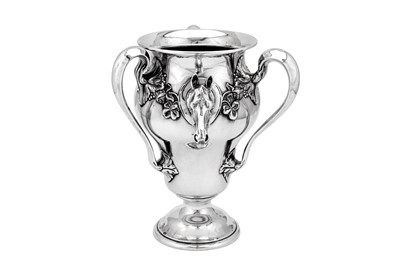 Lot 277 - An early 20th century American sterling silver tri-handled horse racing trophy, Newark New Jersey dated 1907 by William B. Kerr & Co