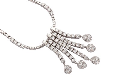 Lot 43 - A diamond fringe necklace