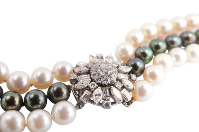 Lot 97 - A pearl row necklace