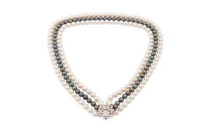 Lot 97 - A pearl row necklace
