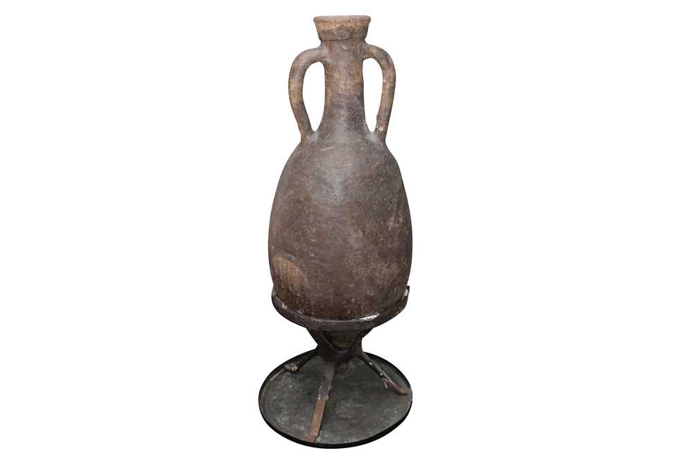 Lot 1090 - A LARGE POTTERY AMPHORA