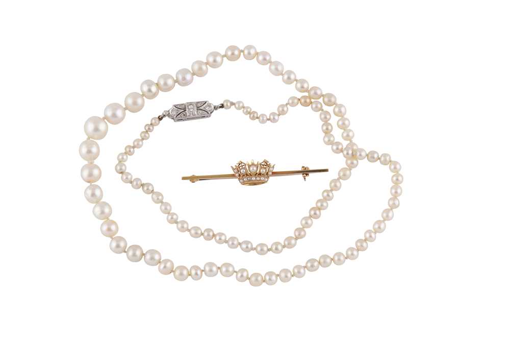 Lot 39 - A PEARL NECKLACE AND A SEED PEARL BROOCH