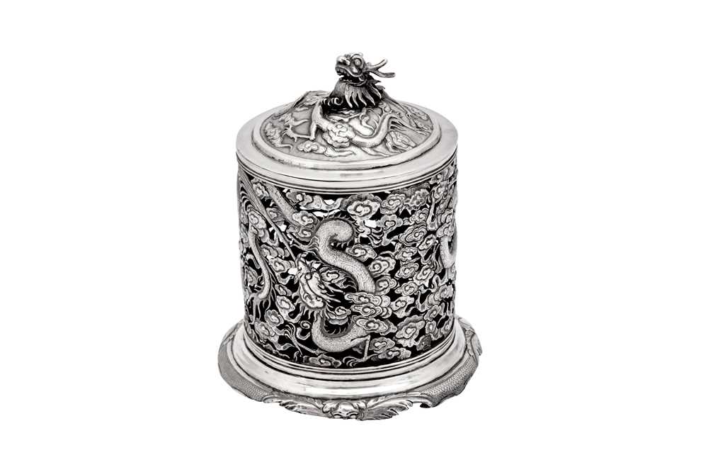 Lot 117 - A late 19th / early 20th century Chinese Export silver biscuit box, Shanghai circa 1900 retailed by Luen Wo