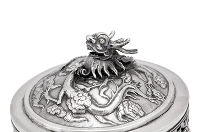 Lot 117 - A late 19th / early 20th century Chinese Export silver biscuit box, Shanghai circa 1900 retailed by Luen Wo