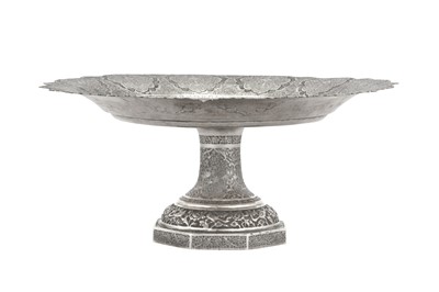 Lot 374 - AN ENGRAVED SILVER FOOTED SERVING DISH