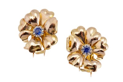 Lot 78 - A pair of sapphire clip brooches