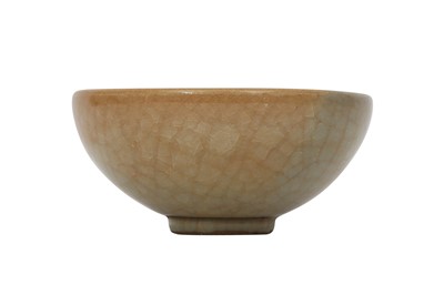 Lot 148 - A SMALL CHINESE CRACKLE-GLAZED BOWL.