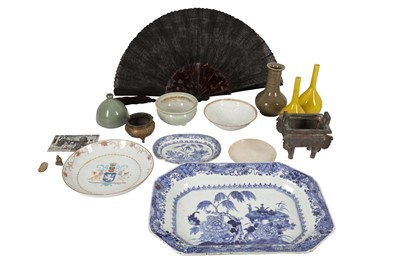 Lot 1125 - A COLLECTION OF CHINESE ITEMS.