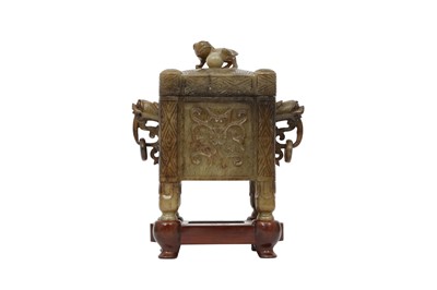 Lot 635 - A CHINESE JADE INCENSE BURNER AND COVER.